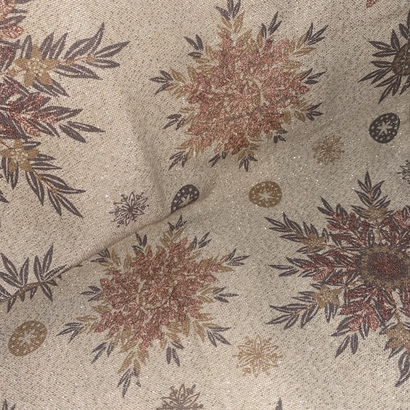 Cynthia Rowley - Apron , Christmas silver / gold / gray pink shimmery material. - Picture 2 of 2